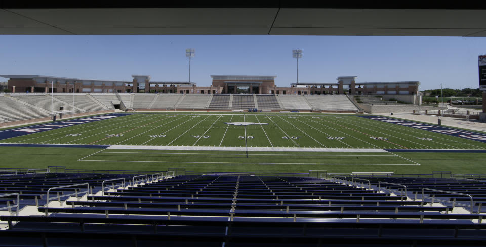 <p>1996 — Dick Olin starts 7-on-7 passing tournament in Texas for high school players, resulting in greater emphasis on passing and earlier skill development for quarterbacks and receivers. (Photo credit: AP) </p>