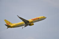 <p>TUIfly toppt Eurowings mit einem halben Zentimeter, denn zwischen den Standardsitzen des Ferienfliegers besteht ein Abstand von 73,66 Zentimetern. Wer einen Komfortsitz bucht, kann sich über eine Beinfreiheit von 81,28 Zentimetern freuen. XL-Sitze wiederum verfügen über einen Sitzabstand von 96,52 Zentimetern. </p>