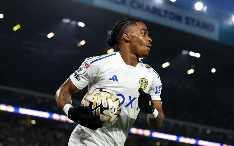 Crysencio Summerville ăn mừng cho Leeds United ở chức vô địch mùa trước