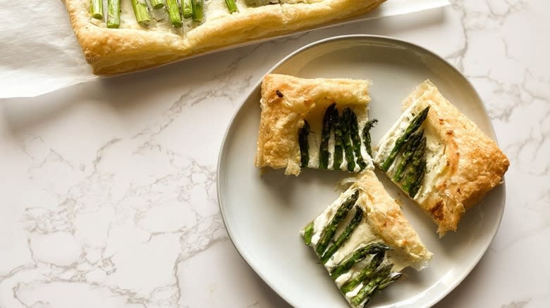 Puff pastry tart with asparagus