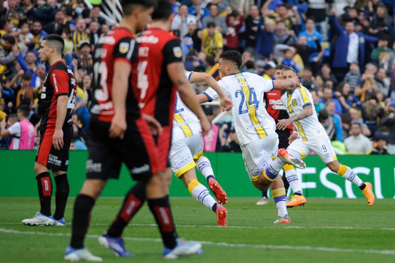 Veliz anotó de cabeza el 1 a 0 para que todo central festeje el triunfo en el clásico de Rosario frente a Newell's