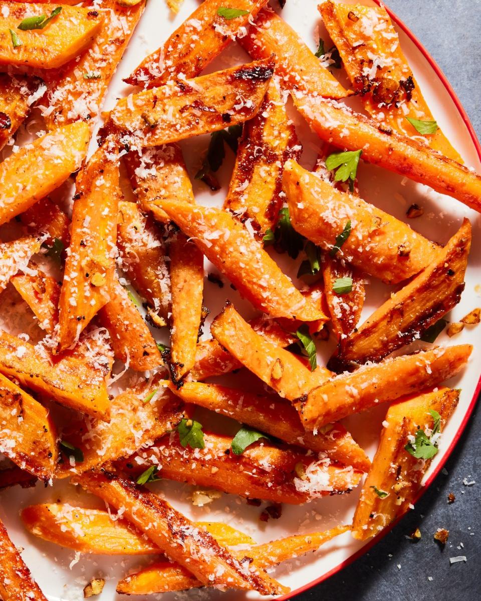 garlic parmesan roasted carrots