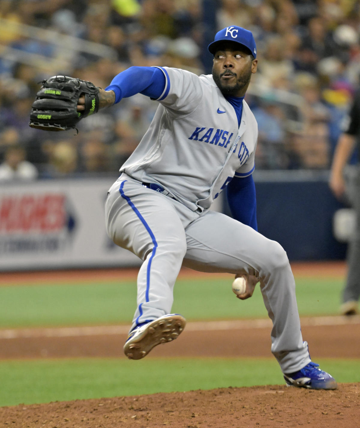 Former Kansas City Royals Reliever Aroldis Chapman Brings