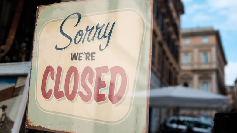 Restaurant closed sign