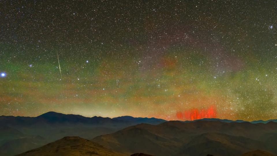 O fenômeno dos' duendes vermelhos' capturado no Atacama