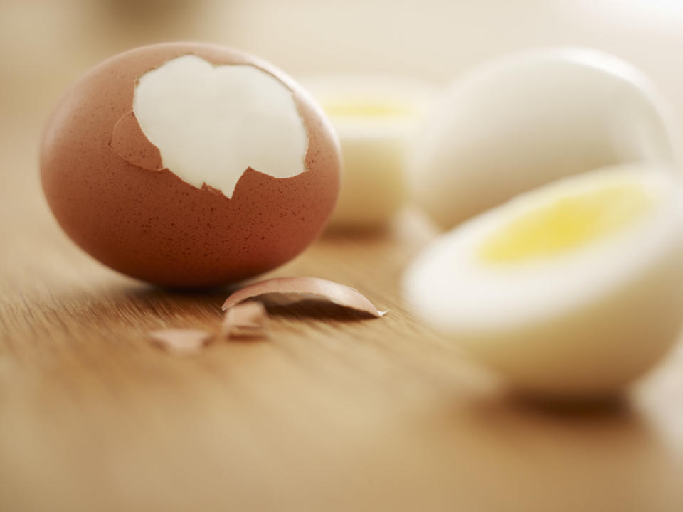 Peeling a hard-boiled egg