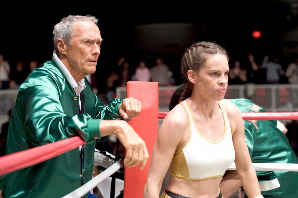 Trotz seines Alters brachte Eastwood gerade in den letzten Jahren abwechselnd als Produzent, Regisseur und Schauspieler mehrere bemerkenswerte Filme in die Kinos. Bei seinem Boxer-Drama "Million Dollar Baby" (mit Hillary Swank) stand er 2004 vor und hinter der Kamera. Der Film war tiefgründig, emotional überwältigend und vor allem: ehrlich. (Bild: Epsilon Motion Pictures)