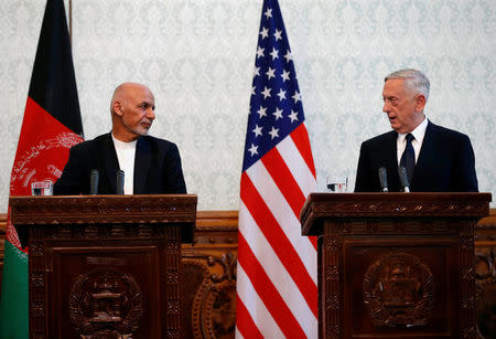 Afghanistan's president Ashraf Ghani (L) and U.S. Defense Secretary James Mattis (R) attend a news conference in Kabul, Afghanistan. September 27, 2017. REUTERS/Omar Sobhani