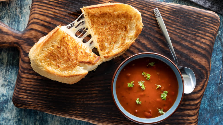 grilled cheese tomato soup 