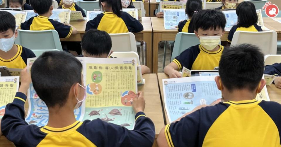 學生認真閱讀，老師提問時也踴躍搶答。記者陳韋彤攝。