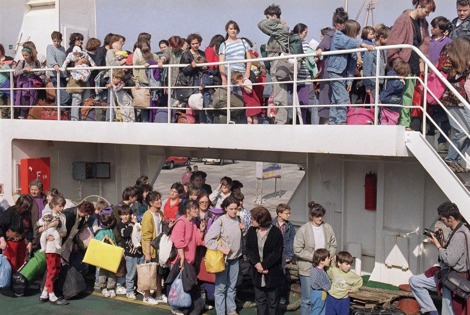 FILE - More than 2,000 Muslim and Croatian refugees arrive by ferry in the Croatian town of Rijeka, Croatia, Sunday, May 24, 1992 after fleeing the civil war in neighboring Bosnia-Herzegovina. Survivors of war crimes committed during Bosnia’s 1992-95 war say the victims of ongoing human rights abuses in Ukraine should learn from their experience of fighting for justice, but that they must first make peace with the fact that reaching it will inevitably be a lengthy and painful process. (AP Photo/Rudi Blaha, File)