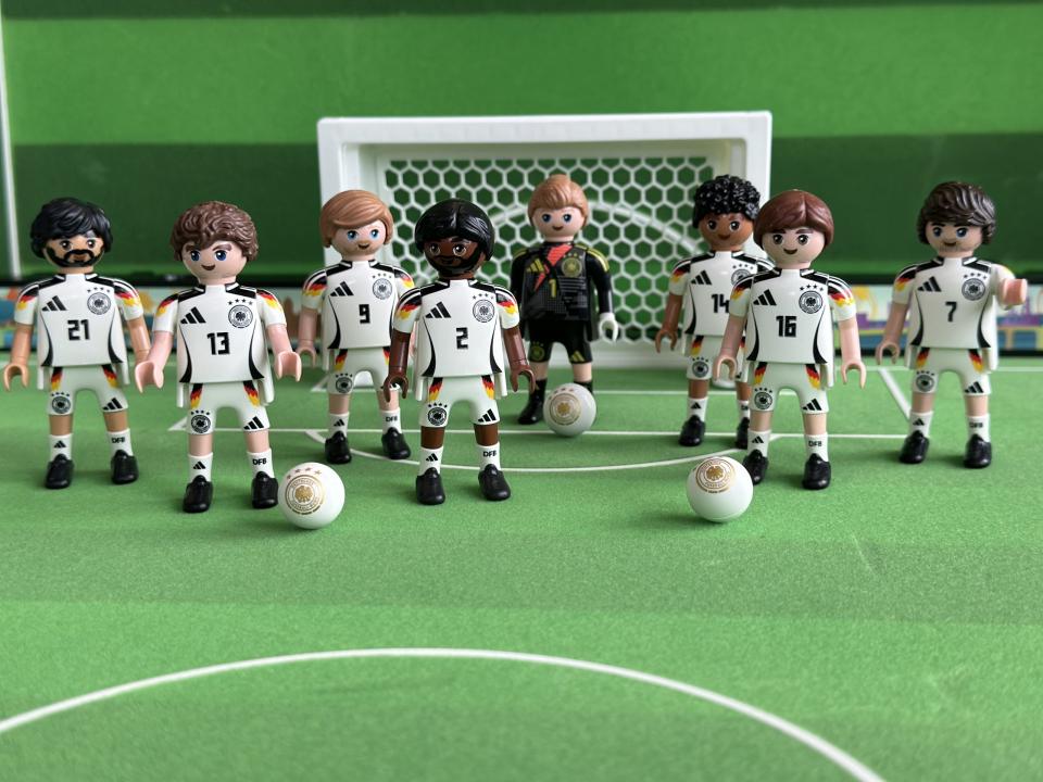 Der Playmobil-Kader der deutschen Elf – ein Spieler hat es nicht in die Produktion geschafft. - Copyright: Horst Brandstätter Group