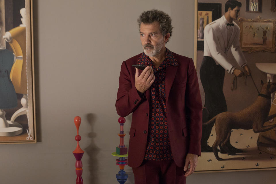 En esta imagen difundida por Sony Pictures Classics, Antonio Banderas en una escena de "Dolor y gloria" de Pedro Almodóvar. El lunes 9 de diciembre del 2019, Banderas fue nominado al Globo de Oro al mejor actor en una película de drama por su trabajo en este filme. (Manolo Pavón/Sony Pictures Classics via AP)