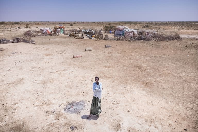 Un pastor afectado por la sequía en la región de Puntlandia, en el norte de Somalia. Lamentablemente el número y la duración de las sequías han aumentado un 29% desde el año 2000. Según las Naciones Unidas se prevé que para el año 2040 uno de cada cuatro niños vivirá en áreas con escasez extrema de agua.