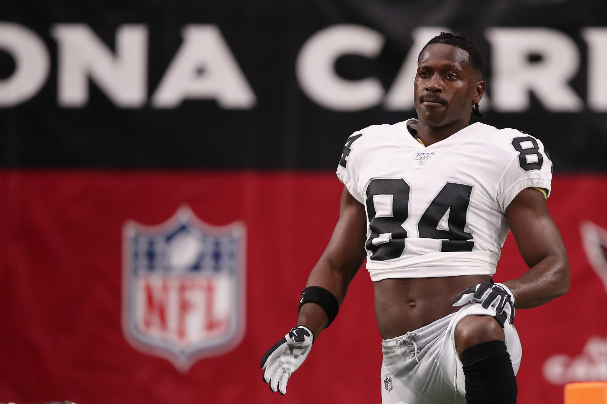 Reports: Raiders' Antonio Brown files new helmet grievance