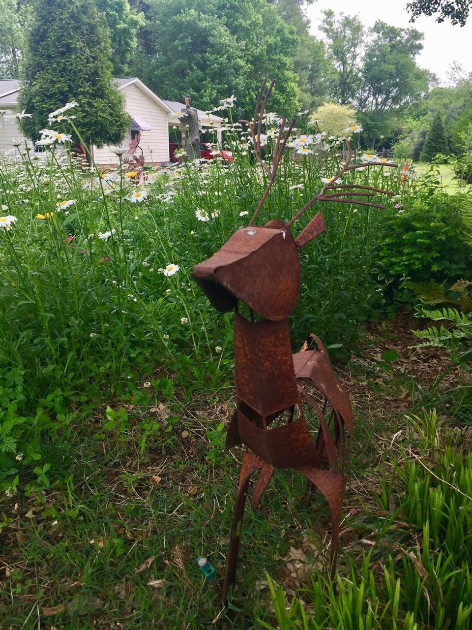 Unconventional, environmentally focused and organic gardening practices are in play at the home of Katherine and Richard Spry in Murfreesboro.