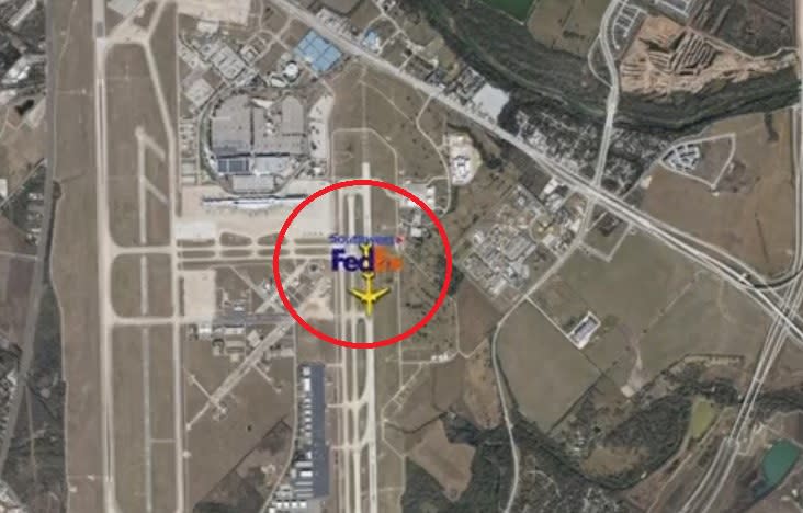 Flightradar24分析飛行路線，從空中可見聯邦快遞和西南航空的兩架飛機一度重疊。   圖 : 翻攝自Flightradar24