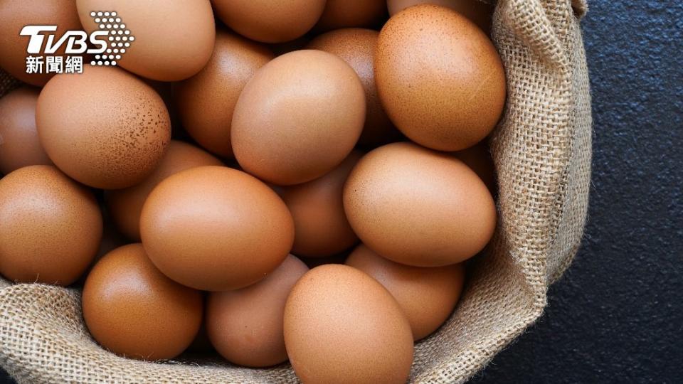 不少網友點出評估雞蛋的新鮮度更為重要。（示意圖／shutterstock達志影像）