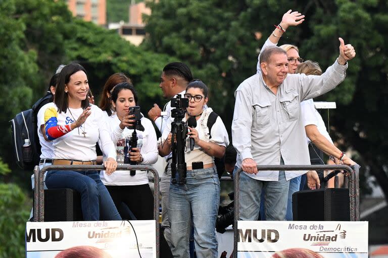 María Corina Machado y Edmundo González Urrutia, en el acto opositor en Caracas. (Federico PARRA / AFP)