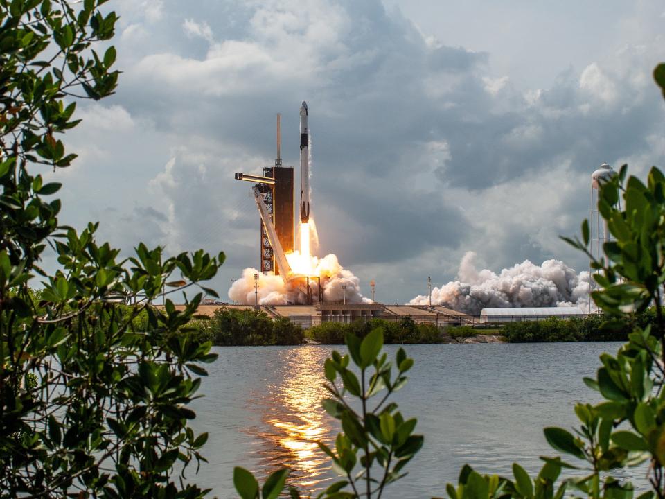 spacex falcon 9 rocket launch crew dragon spaceship endeavour demo2 demo 2 bob robert behnken doug hurley launch complex 39a kennedy space center ksc KSC 20200530 PH AWG06_0003_orig