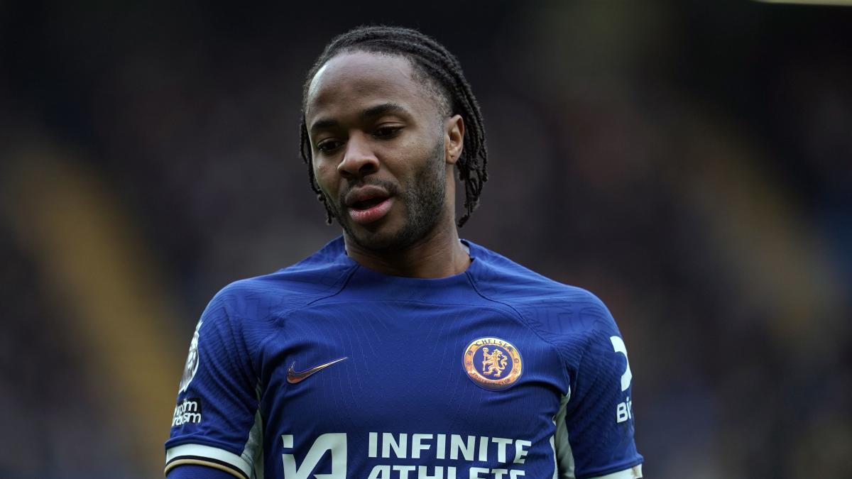 Raheem Sterling completes late deadline day loan move to Arsenal