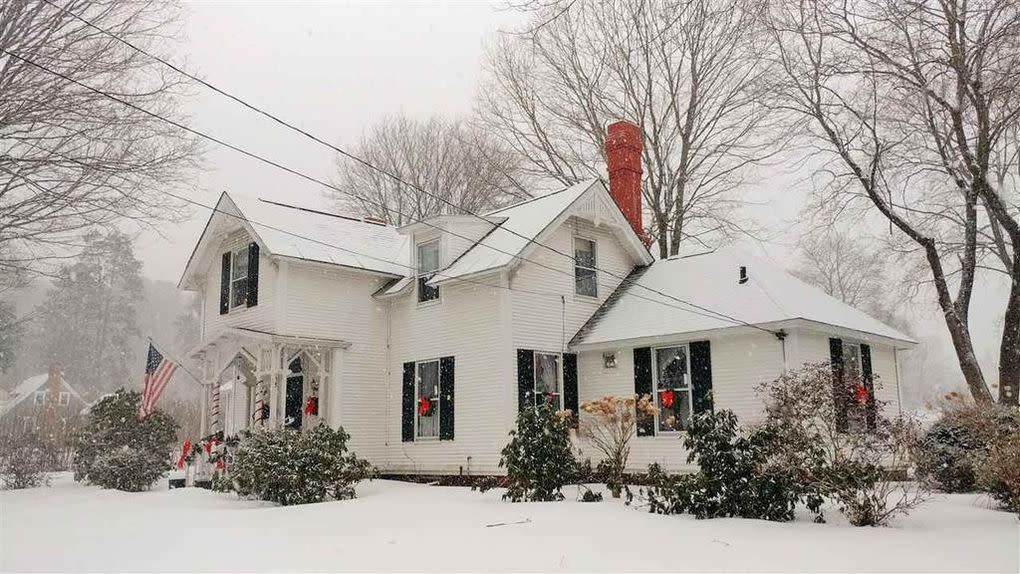 Buy Hall of Famer Carlton Fisk's Childhood Home in New Hampshire for $175K