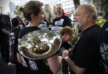 Union orchestra musicians and chorus members of New York's Metropolitan Opera gather at a rally near Lincoln Center in New York City, August 1, 2014. REUTERS/Mike Segar