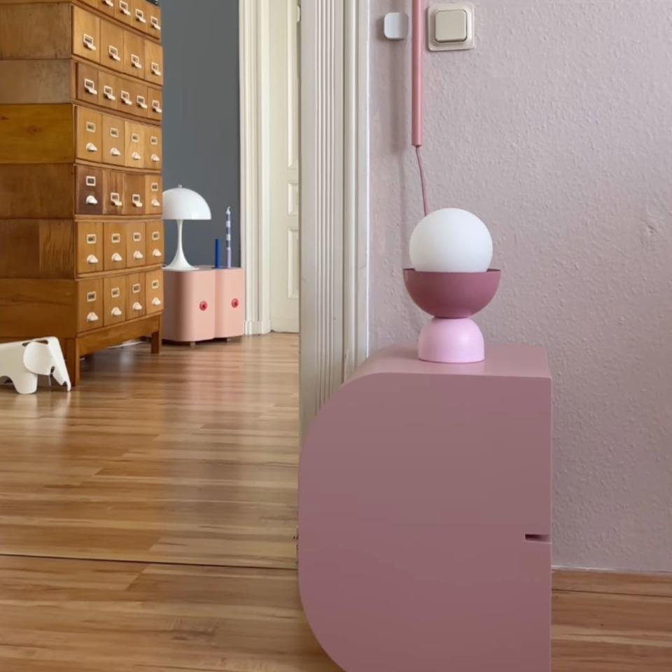 La lampe ACKJA en rose