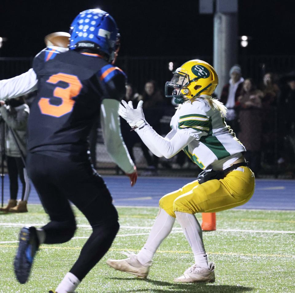 South Shore wide receiver Todd Egan makes the touchdown catch during a game versus Holbrook/Avon on Wednesday, Nov. 24, 2021. 