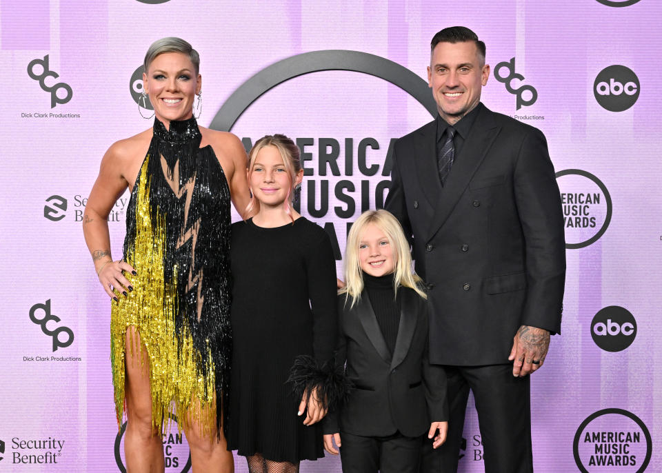 LOS ANGELES, CALIFORNIA - NOVEMBER 20: (EDITORIAL USE ONLY) (L-R) Pink, Willow Sage Hart, Jameson Moon Hart, and Carey Hart attend the 2022 American Music Awards at Microsoft Theater on November 20, 2022 in Los Angeles, California. (Photo by Axelle/Bauer-Griffin/FilmMagic)