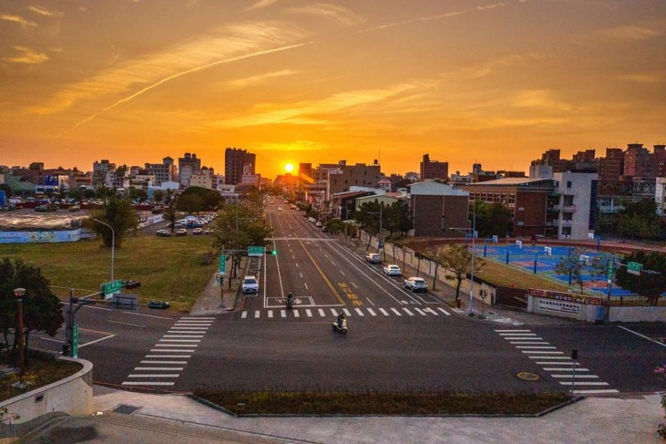 嘉義市公明路人行廣場。（記者湯朝村翻攝)