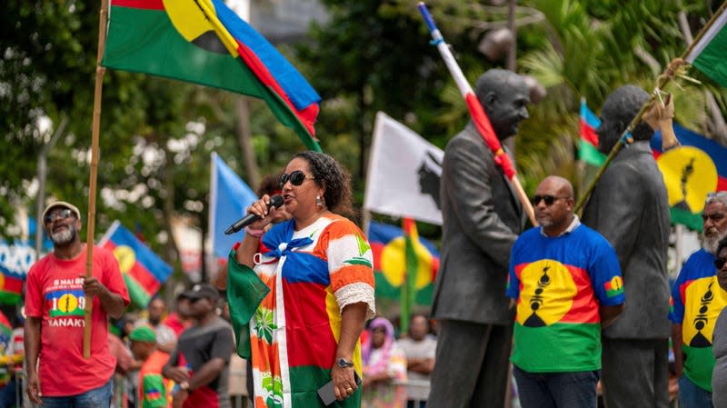 Protesters wave flags of the Socialist Kanak National Liberation Front (FLNKS) during a demonstration against changes in the forthcoming provincial elections in New Caledonia, in Noumea, on April 13, 2024. - Photo: Nicolas Job/SIPA (AP)