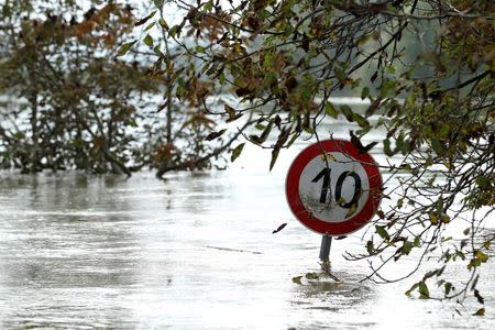 A traffic sign is partially submerged in flood water at Letovanic village, central Croatia, September 15, 2014. REUTERS/Antonio Bronic