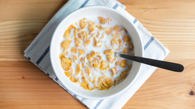 REVIEW: Kellogg's Frosted Flakes Insta-Bowl - The Impulsive Buy