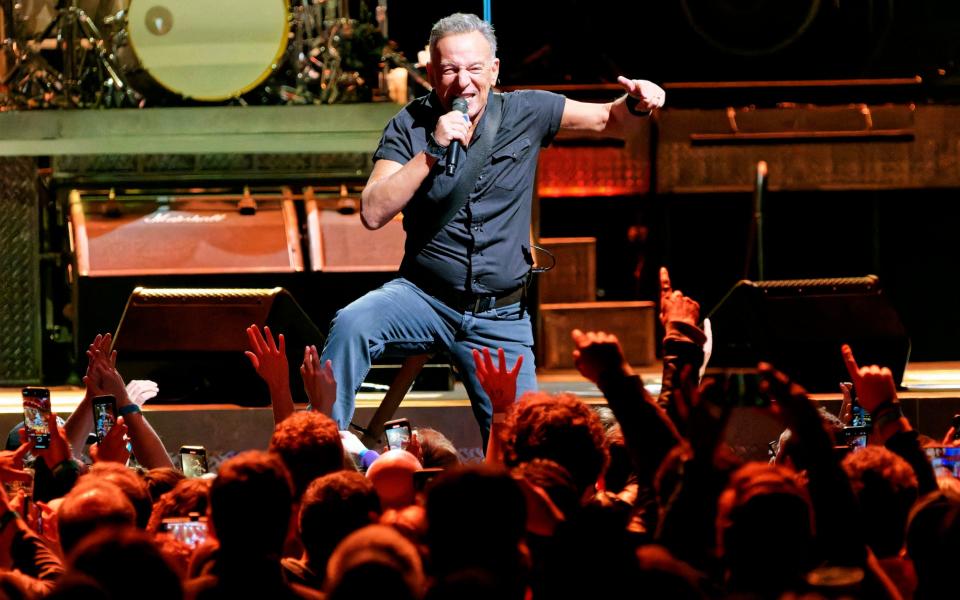 The Boss sings to his audience - Rob Grabowski/Invision/AP
