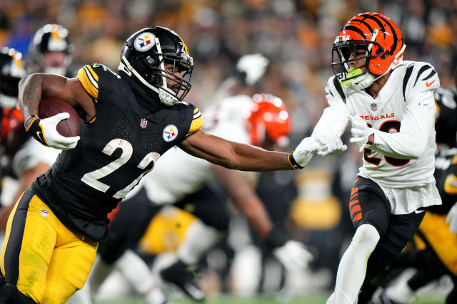 Fred Warner Tackles Steelers Running Back to Force Third Down
