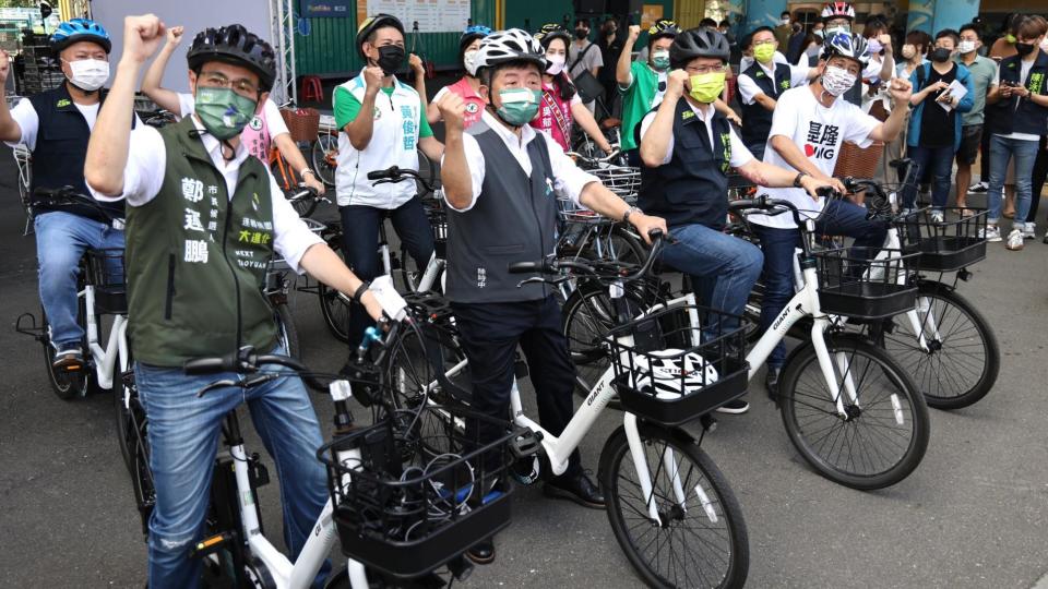 綠營北北基桃4選將大合體，於雙北交界的華江自行車租借站舉行記者會，提四大區域治理課題。林啟弘攝