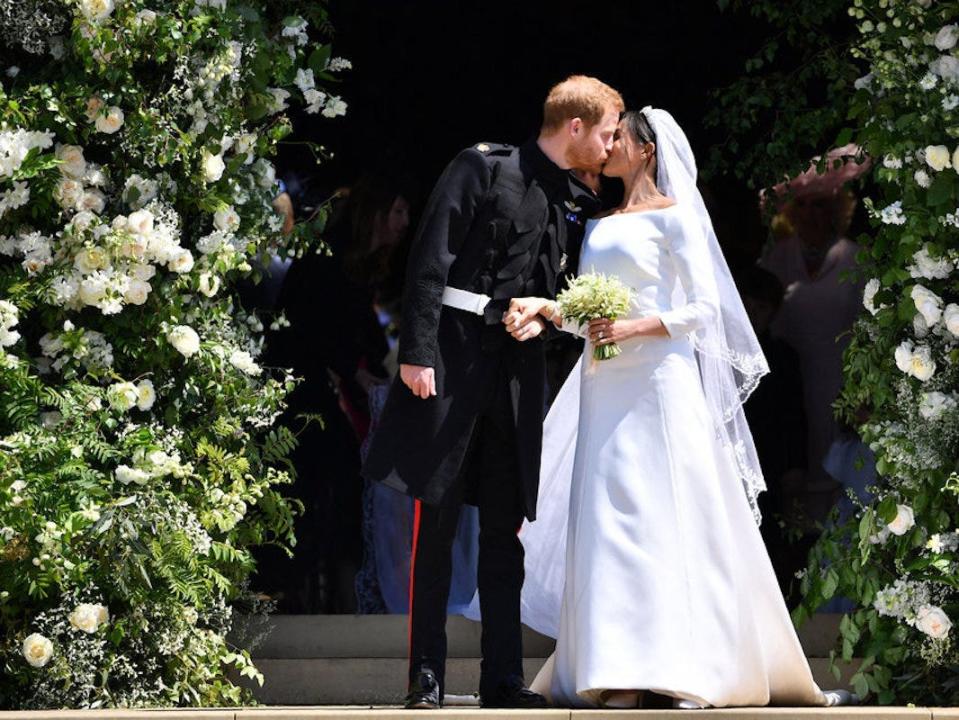 meghan harry wedding kiss