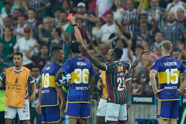 La tarjeta roja a Frank Fabra por una bofetada a Nino incidió en la final de la Copa Libertadores, que Fluminense ya le ganaba a un Boca urgido pero desdibujado.