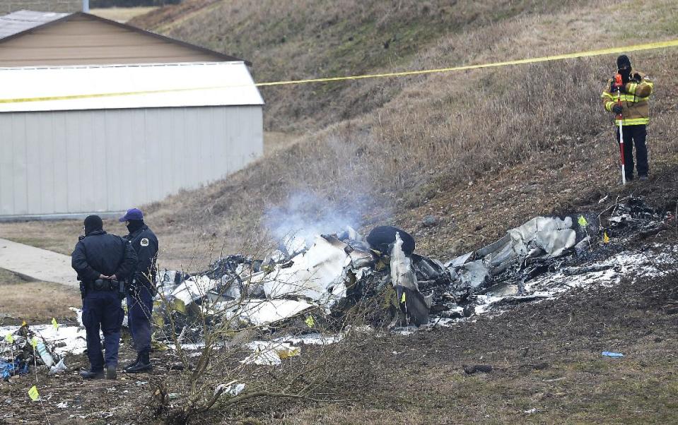 Investigators examine the site of a plane crash Tuesday, Feb. 4, 2014 near Nashville. (AP Photo/Mark Zaleski)