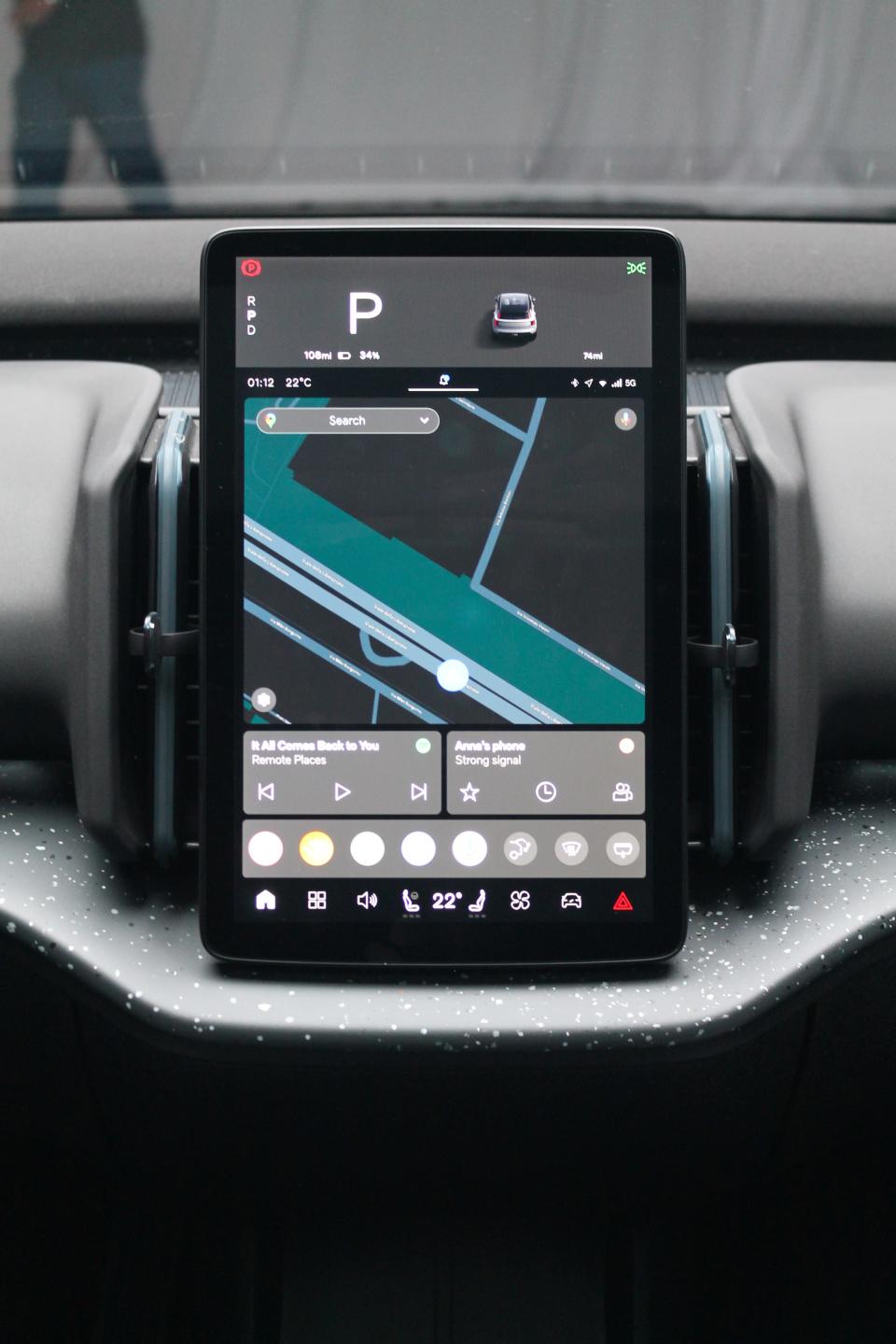 A close-up of the touchscreen in the centre of the dashboard in the Volvo EX30.