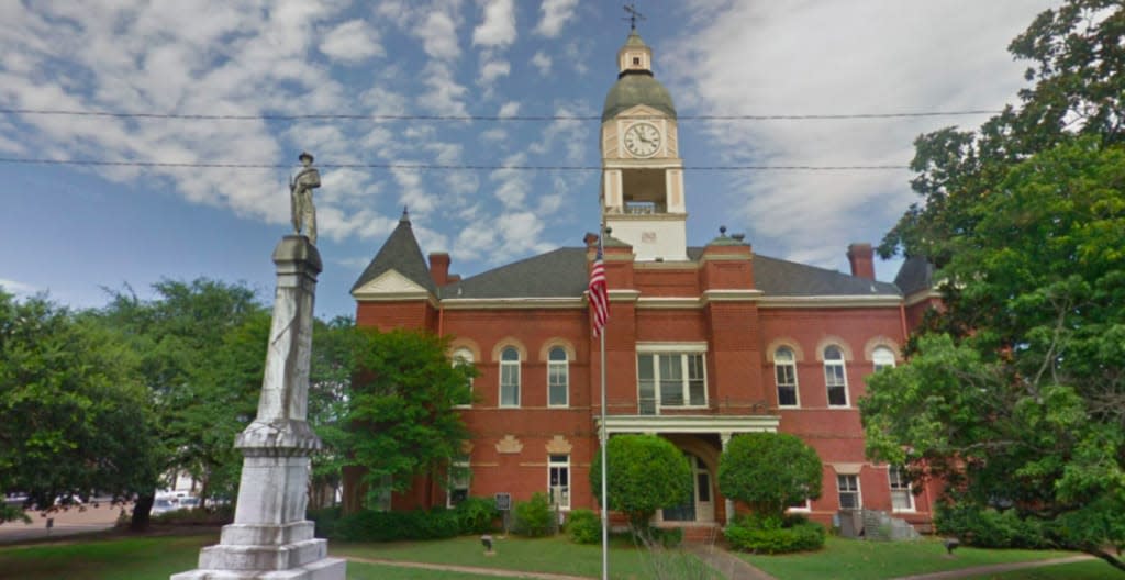 Holmes County Courthouse in Lexington, Mississippi (via Google Maps Street View)