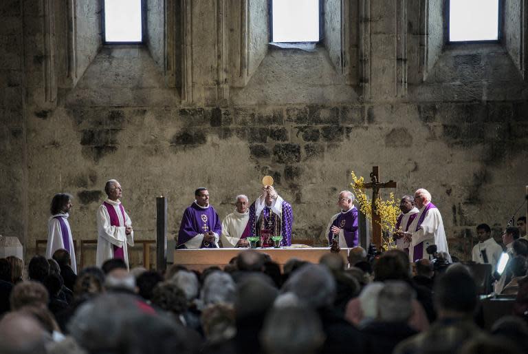 Priests hold a religious ceremony for victims of a Germanwings crash on March 28, 2015 at Notre-Dame-du-bourg cathedral in Digne-les-Bains, France