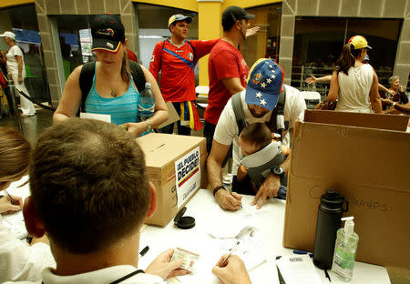 People votes during an unofficial plebiscite against Venezuela President Nicolas Maduro's government, in San Jose, Costa Rica July 16,2017. REUTERS/Juan Carlos Ulate