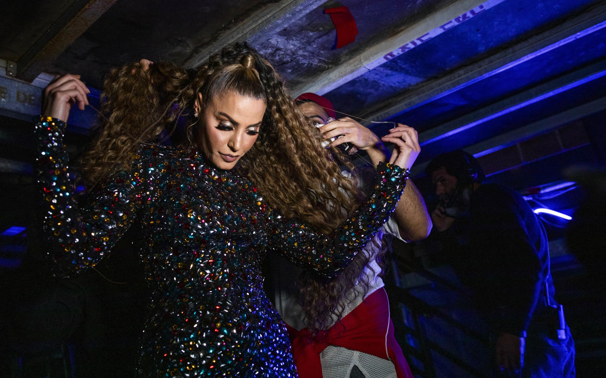 Nasreen Qadri detrás del escenario antes de un concierto en Tel Aviv, Israel, el martes 28 de enero de 2020. (Dan Balilty/The New York Times)