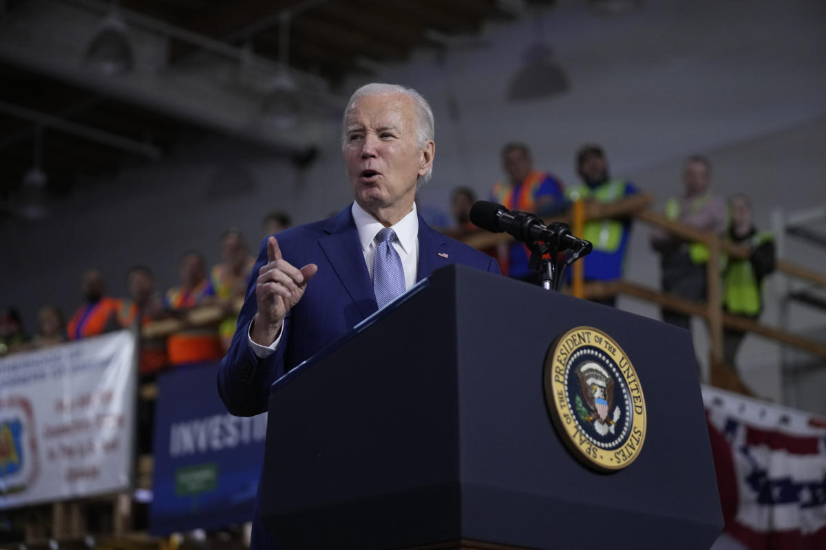 Biden heads to Philadelphia for firefighters and fundraising