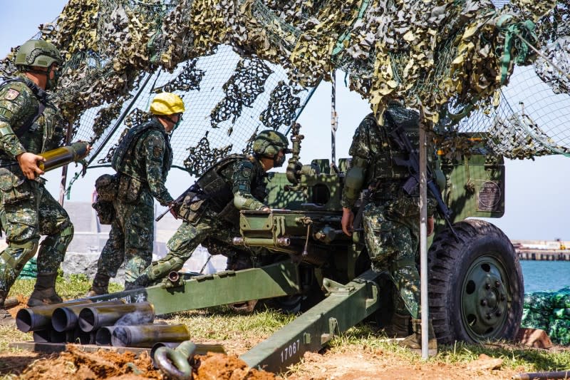 20220520-陸軍105榴砲平射。（取自中華民國陸軍臉書）