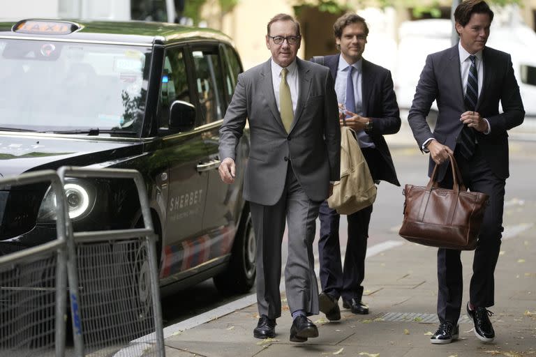 Kevin Spacey llegando a los tribunales de Londres