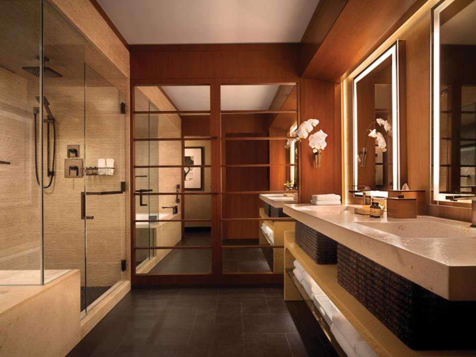 Inside a Lanai guestroom’s bathroom (Four Seasons)