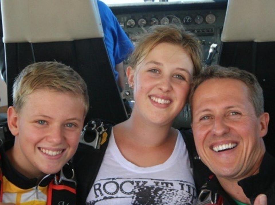 Mick und Gina Schumacher mit ihrem Papa Michael Schumacher (r.). (Bild: Netflix)